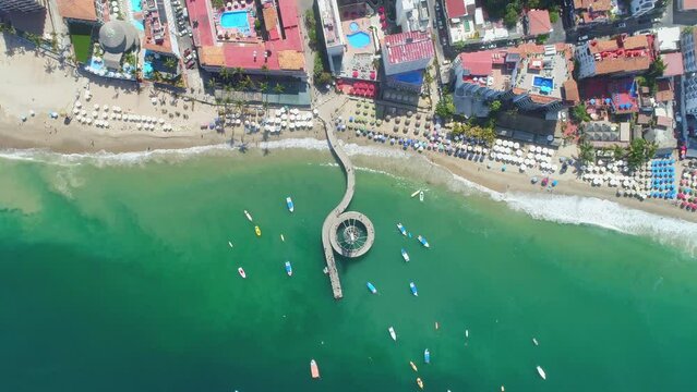 Vista a&eacute;rea del muelle de Puerto Vallarta, Mexico