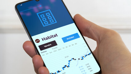 Investir dans un ETF habitat. Diversifier son investissement s'exposer à un fonds thématique. Acheter un fonds en bourse. Spéculer sur la thématique. Texte en français.