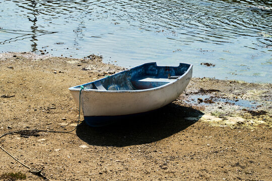 Barque sur la plage .