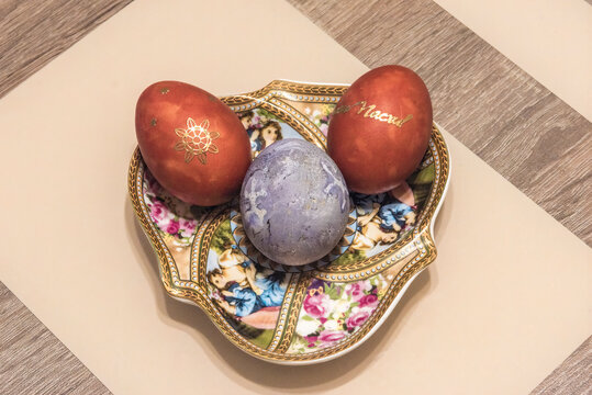Image of Easter eggs on a saucer, original shape, close-up
