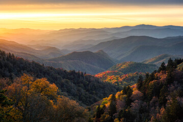 Scenic sunrise over Linville Gorge Wilderness in North Carolina - obrazy, fototapety, plakaty