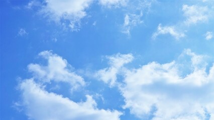 Naklejka na ściany i meble 青空と不規則な数々の雲