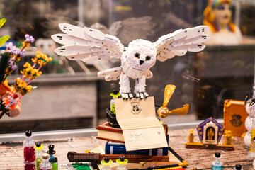 Naklejka premium The while owl Hedwig from Harry Potter series made of Lego, Lego dispay