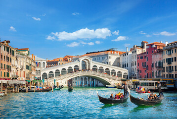 Fototapeta na wymiar Rialto Bridge