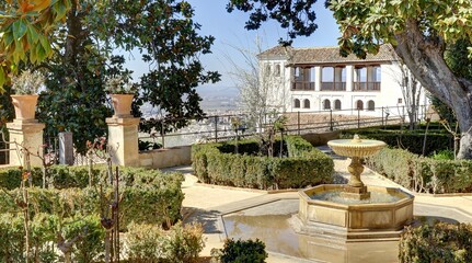 Fototapeta na wymiar palais de l'Alhambra à Grenade et du palais de Generalife en Andalousie au sud de l'Espagne et quartier de l'Albayzin