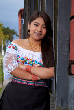 Mujer Ind&iacute;gena Ecuador-Riobamba
Las mujeres ind&iacute;genas son reconocidas como las protectoras y guardianas de los valores culturales y las garantes de la permanencia de sus pueblos.