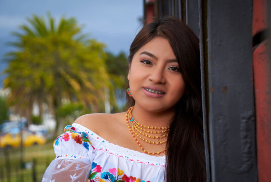 Mujer Ind&iacute;gena Ecuador-Riobamba
Las mujeres ind&iacute;genas son reconocidas como las protectoras y guardianas de los valores culturales y las garantes de la permanencia de sus pueblos.