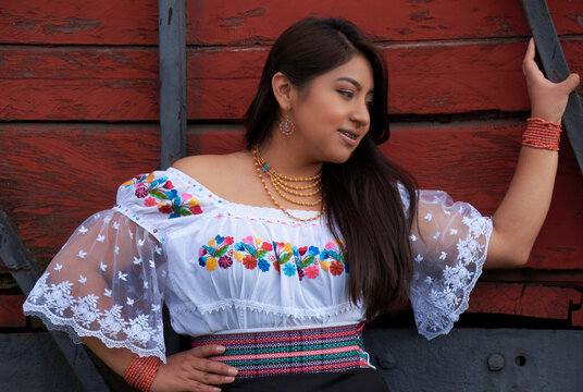 Mujer Ind&iacute;gena Ecuador-Riobamba
Las mujeres ind&iacute;genas son reconocidas como las protectoras y guardianas de los valores culturales y las garantes de la permanencia de sus pueblos.