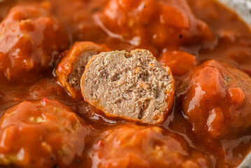 meatballs in tomato sauce with vagatables