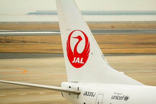 JAL B738