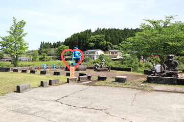 たくさんのカッパがいる公園の風景