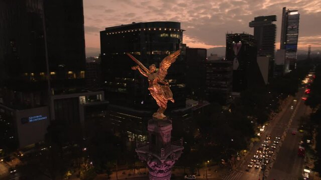 orbita al angel de la independencia  con dron 