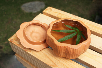 Cannabis leaf tea (or marijuana leaf) is a new alternative. that are beneficial to health or serve with lemon gives a more mellow 