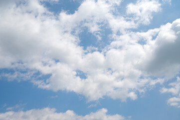 Obraz premium blue sky background with white cloud