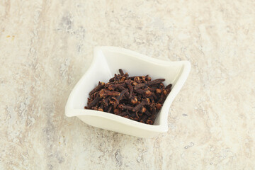 Dry Clove aroma in the bowl