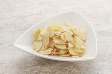 Almond nut slices for culinary