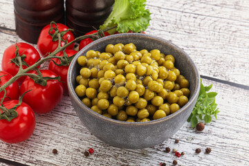 Canned sweet green peas conserve