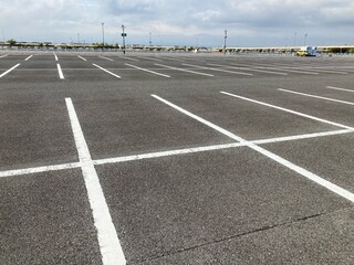 無人の駐車場