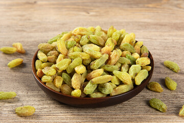green raisins fruit on wooden table