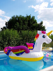 Einhorn im Pool