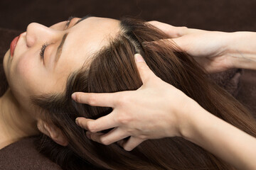 Fototapeta premium ヘッドマッサージ