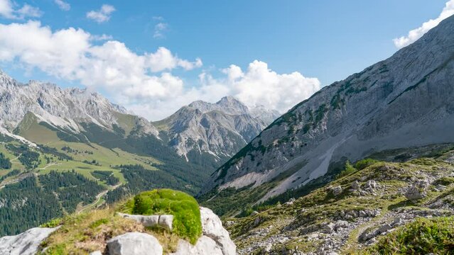 Zeitraffer Alpen mit Wolkenzug Sicht auf Gatterlkopf , Haberlehnkopf , Hochwanner Gipfel