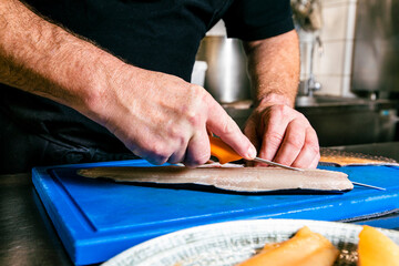 Filleting the fish 