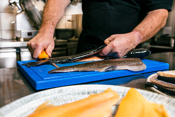 Filleting the fish 