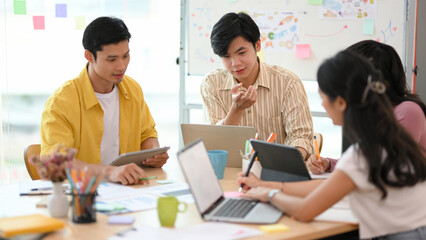 Fototapeta premium Business people or group of start up team having a workshop meeting