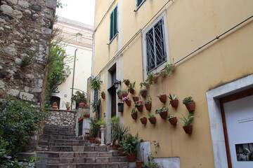 Fototapeta na wymiar alley and houses in taormina in sicily (italy) 