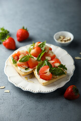 Strawberry crostini with basil and almond 