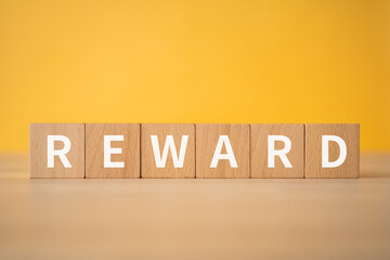 報酬のイメージ｜「REWARD」と書かれた積み木
