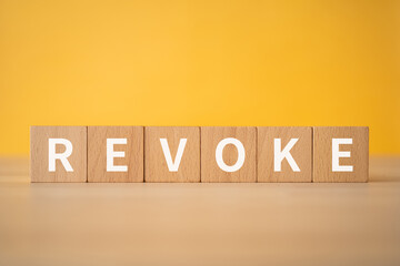 取り消し・廃止のイメージ｜「REVOKE」と書かれた積み木 - obrazy, fototapety, plakaty