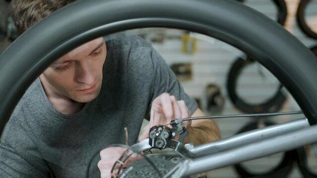 Zweiradmechaniker Bilder – Durchsuchen 2,654 Archivfotos ...