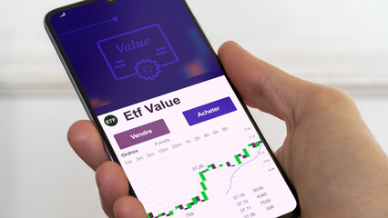 Investir dans un ETF value. S'exposer à un fonds etf. Acheter un fonds en bourse. Spéculer sur la thématique ETF value. Texte en français.