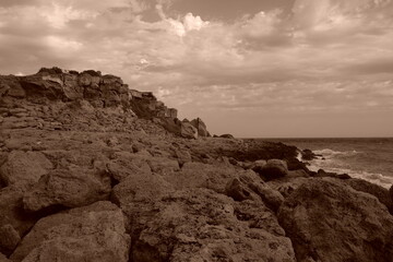 rocce mare onda costa