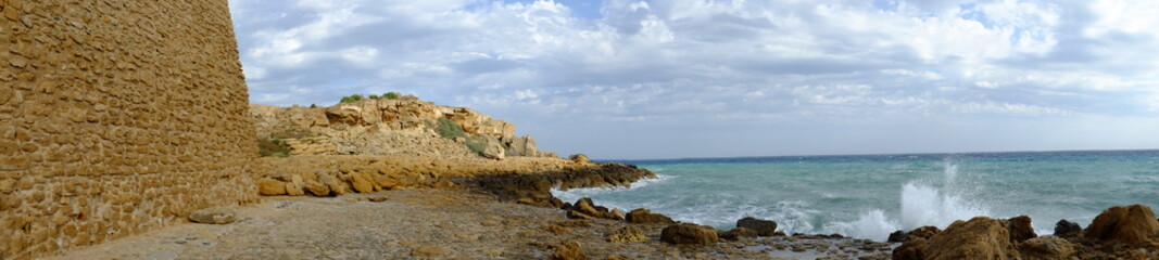 rocce mare onda costa