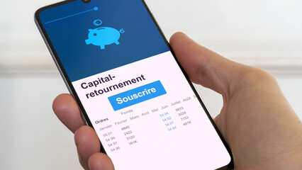 Capital-retournement. Capital investissement désignant les fonds apportés à une entreprise en difficulté financière, fonds d'investissement spécialisé.
