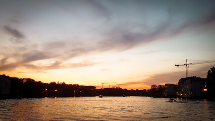 Fototapeta premium Sonnenuntergang am Fluss