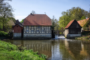 Fototapeta na wymiar Historische Mühle und Teich in Rheda-Wiedenbrück