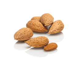 raw almonds in shell - 501360385