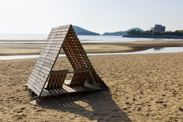 香川県は三豊市父母が浜のビーチにある休憩所