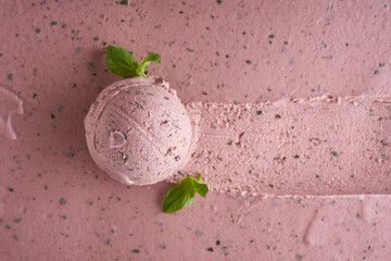 Organic strawberry cream ice cream with basil, texture and ball. - obrazy, fototapety, plakaty