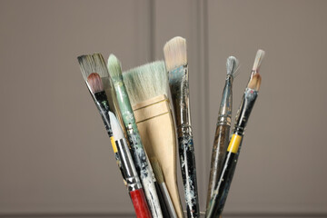 Obraz premium Set of different paintbrushes on grey background, closeup