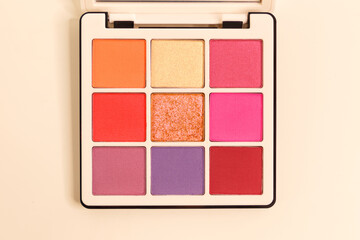 Presentation of the brand and packaging. A makeup palette floating on a white background....