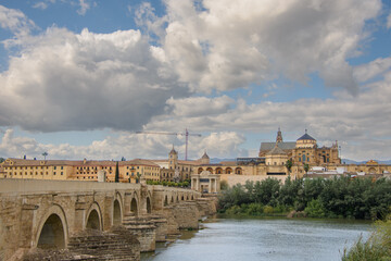 Obraz premium The very old roman bridge of the town of Cordoba, Andalusia, Spain