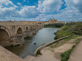 Fototapeta na wymiar The very old roman bridge of the town of Cordoba, Andalusia, Spain