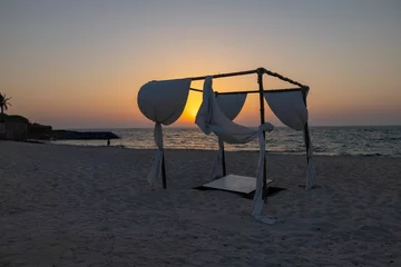 Photo sur Plexiglas Abu Dhabi Desert island resort.and hotel in the Arabian Gulf near Abu Dhabi, United Arab Emirates