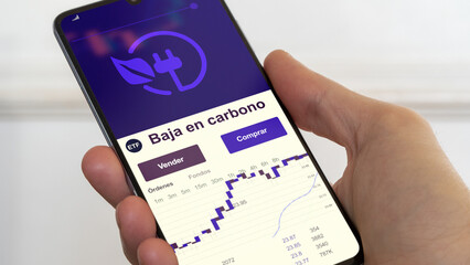 Fondo de inversión negociado transición climática, datos del mercado de valores climáticas. Análisis de uno ETF ecológico climático. Clima, baja emisión, baja en carbono. Texto en español	