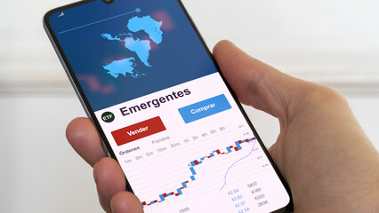 fondo de inversión negociado en bolsa mundial, Datos del mercado de valores en el teléfono. Análisis de negocios de una tendencia ETF. Blue chips. Texto en español	
